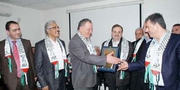 بمناسبة الذكرى الثلاثين لاعادة تأسيسه حزب الشعب الفلسطيني يكرم الأطباء والعاملين في مستشفى الهمشري 